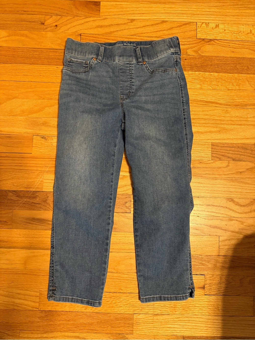 Gloria Vanderbilt Women's Shape Effect size 6 High Rise Capri Jeans